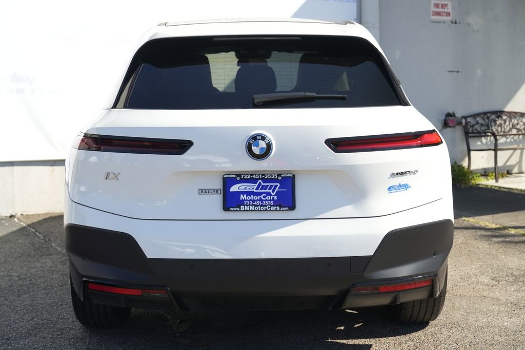 Used 2022 BMW iX xDrive50 w/ Premium Package image 6
