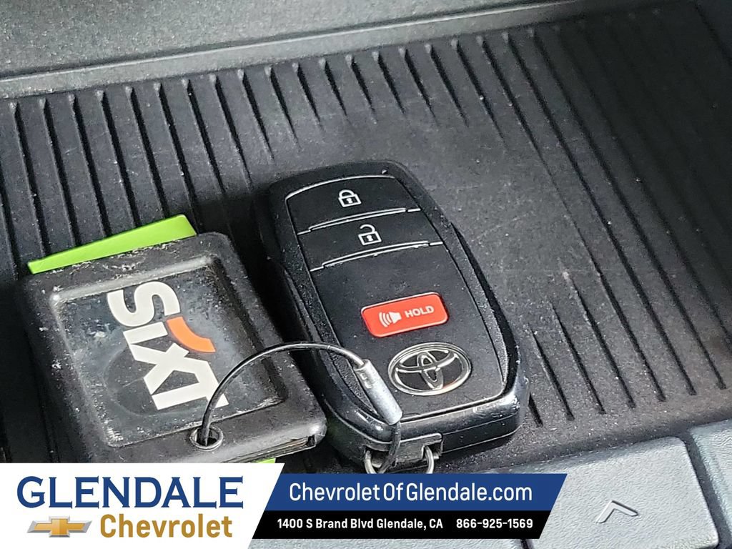 Used 2025 Toyota Prius LE AWD/4WD image 26