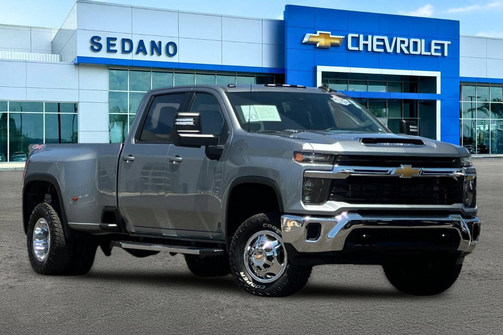 Used 2024 Chevrolet Silverado 3500 LT AWD/4WD image 2