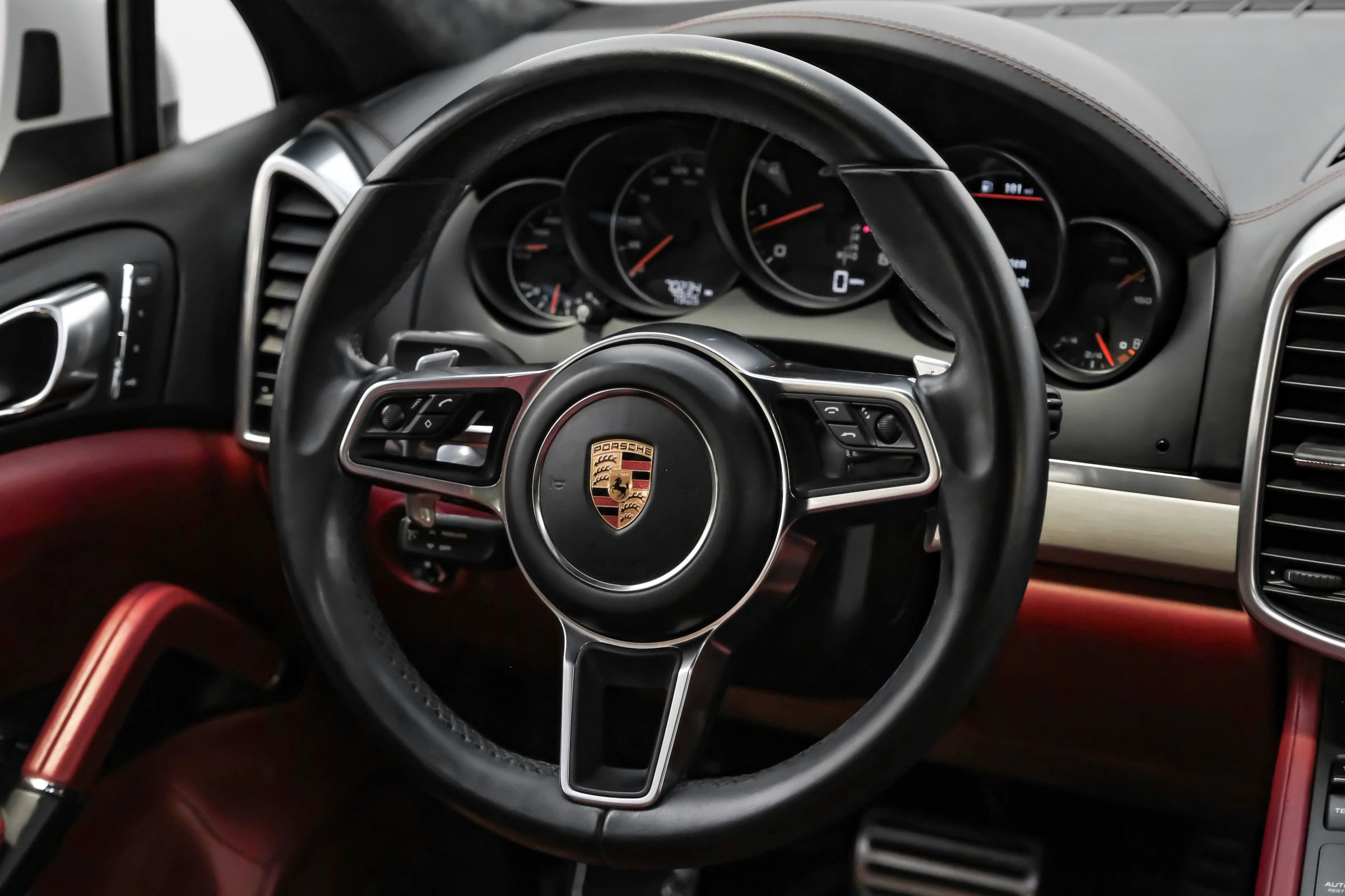 Used 2017 Porsche Cayenne GTS image 10