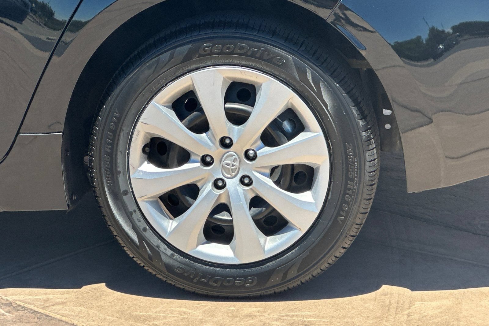 Certified 2024 Toyota Corolla LE FWD image 31