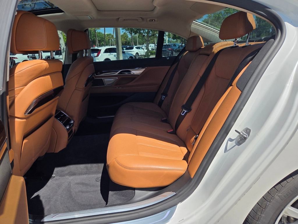 Used 2020 BMW 745e xDrive AWD/4WD image 20