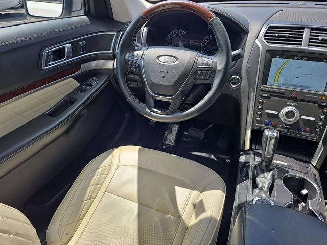 Used 2019 Ford Explorer Platinum AWD/4WD image 27