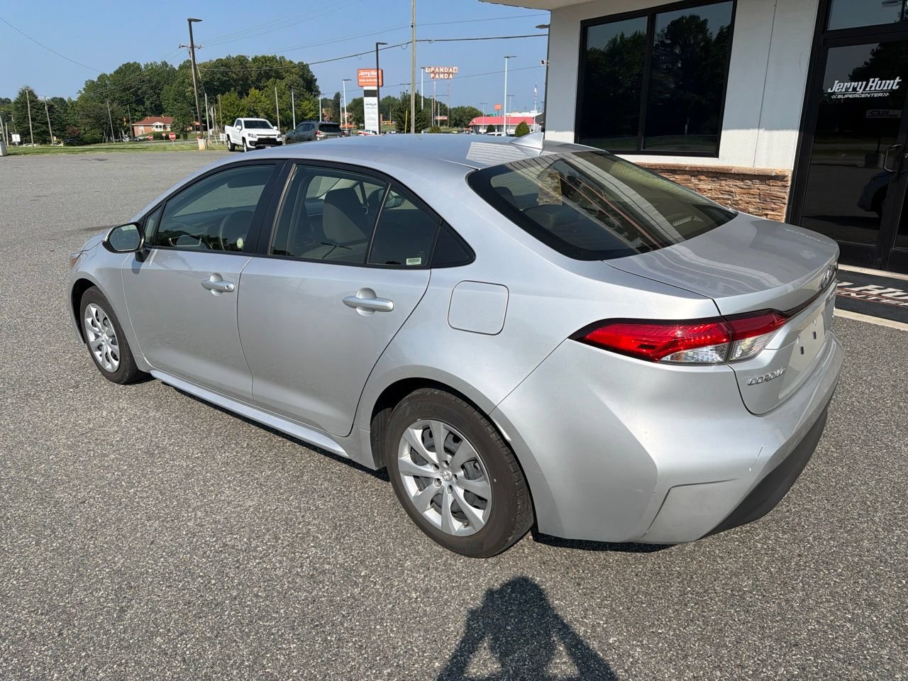 Used 2025 Toyota Corolla LE FWD image 7