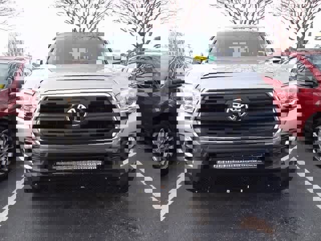 Used 2016 Toyota Tacoma SR5 w/ SR5 Appearance Package (SN) image 2