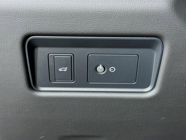 New 2026 Jaguar F-PACE SVR image 10