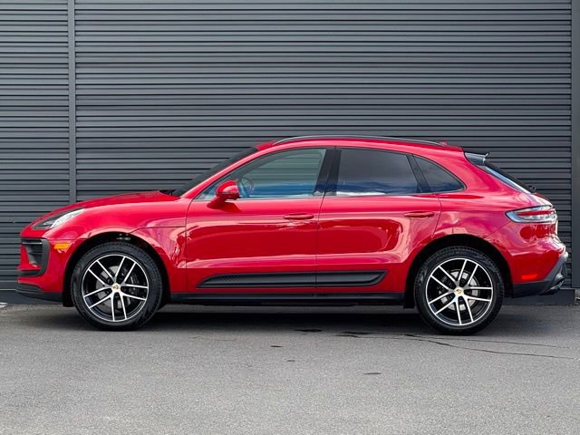 Certified 2025 Porsche Macan image 2
