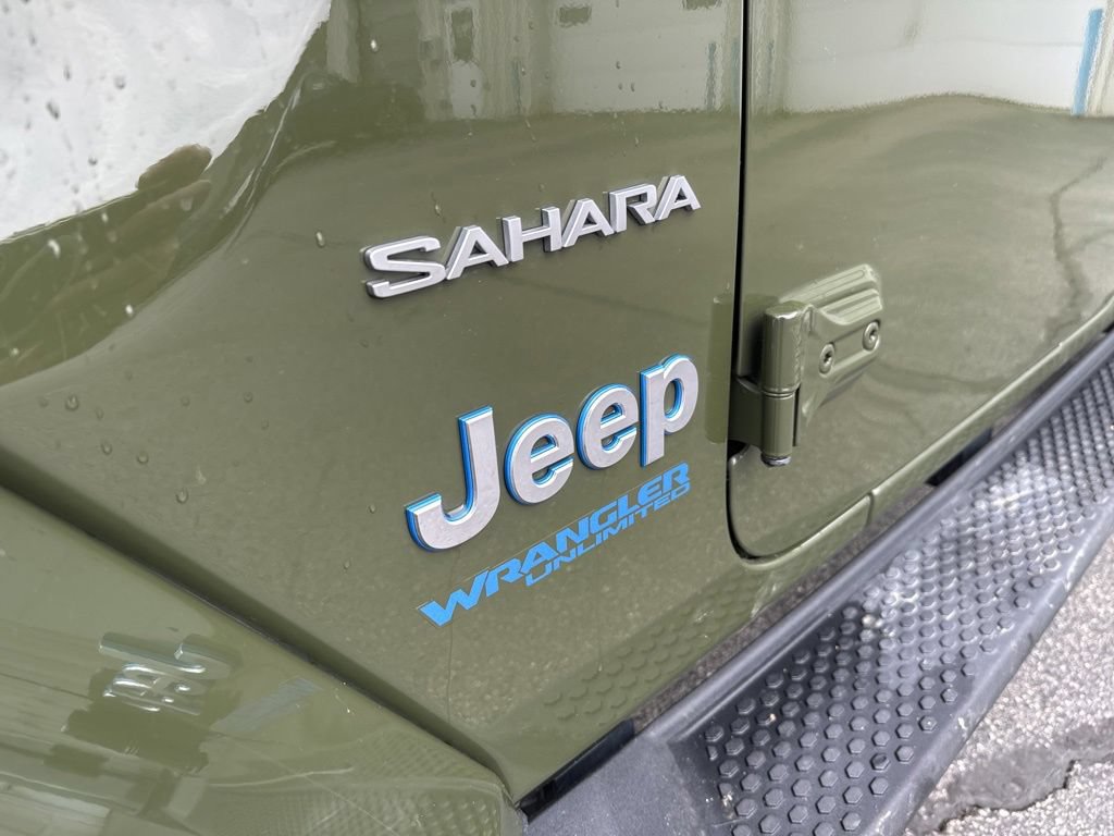 Used 2022 Jeep Wrangler Unlimited Sahara w/ Cold Weather Group AWD/4WD image 10