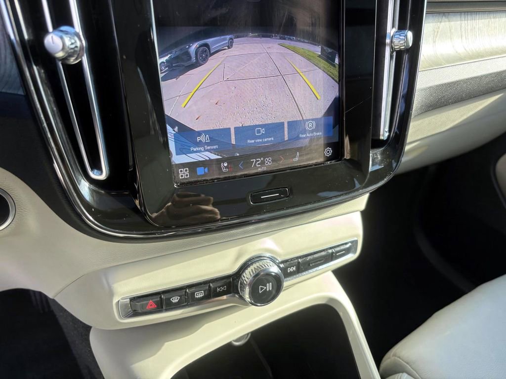 Used 2023 Volvo XC40 B5 Plus w/ Protection Package Premier image 21