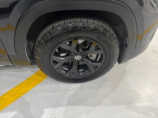Used 2024 Volkswagen Atlas Peak Edition SEL AWD/4WD image 42
