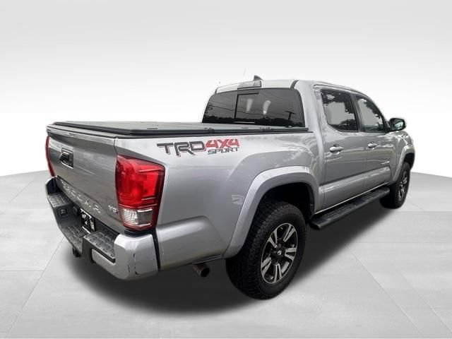 Used 2017 Toyota Tacoma TRD Sport w/ Tow Package AWD/4WD image 6