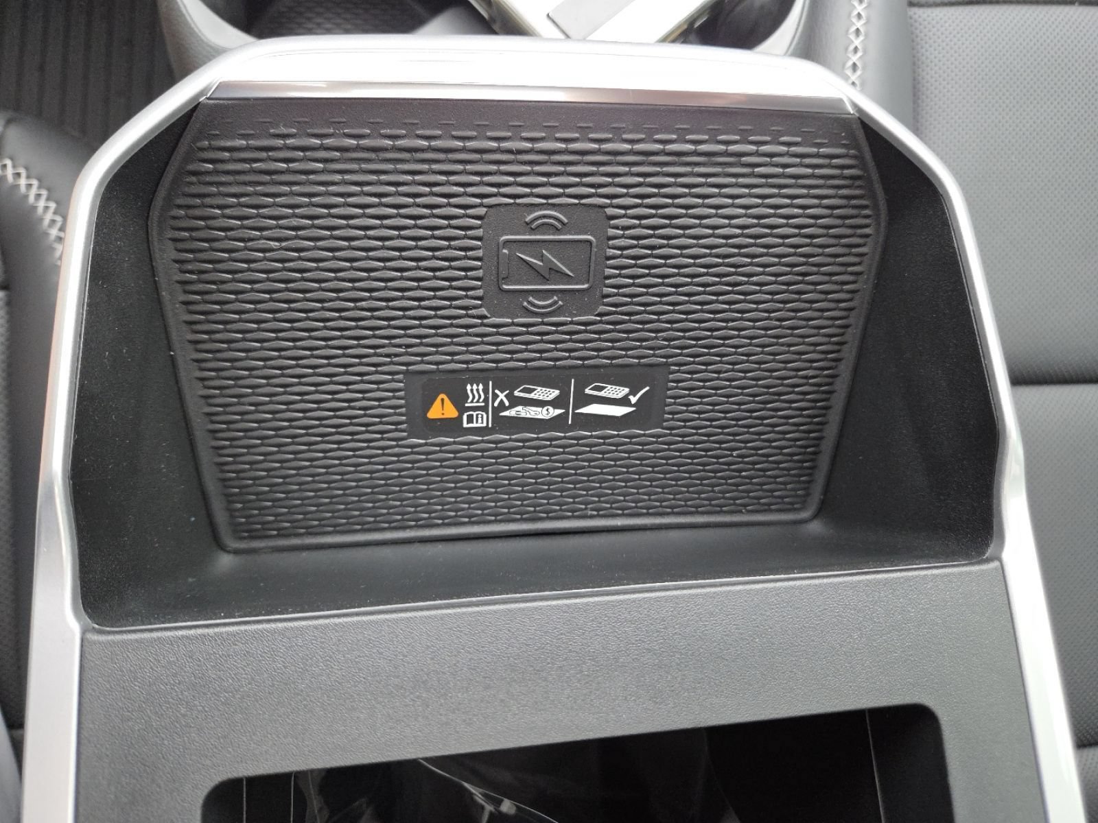 New 2026 GMC Terrain Denali w/ LPO, Floor Liner Package AWD/4WD image 10