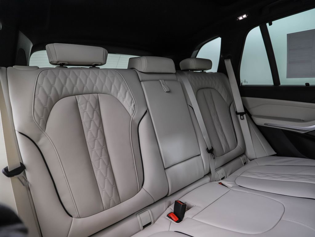 New 2026 BMW X5 xDrive40i w/ M Sport Package image 28