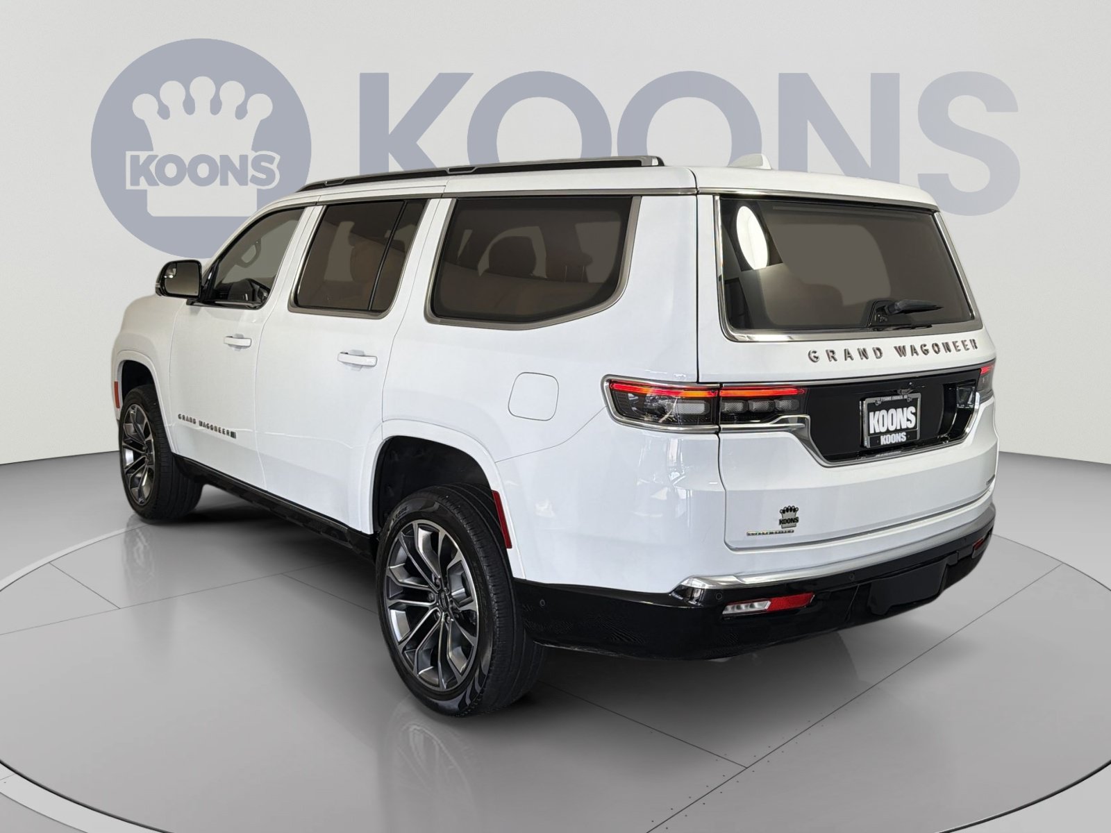 Used 2023 Jeep Grand Wagoneer Series III AWD/4WD image 4