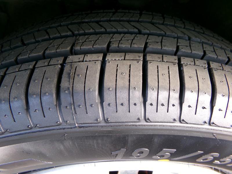 Used 2012 Hyundai Elantra GLS image 32