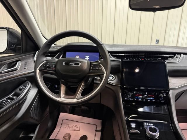 Used 2023 Jeep Grand Cherokee Limited w/ Black Appearance Package AWD/4WD image 31