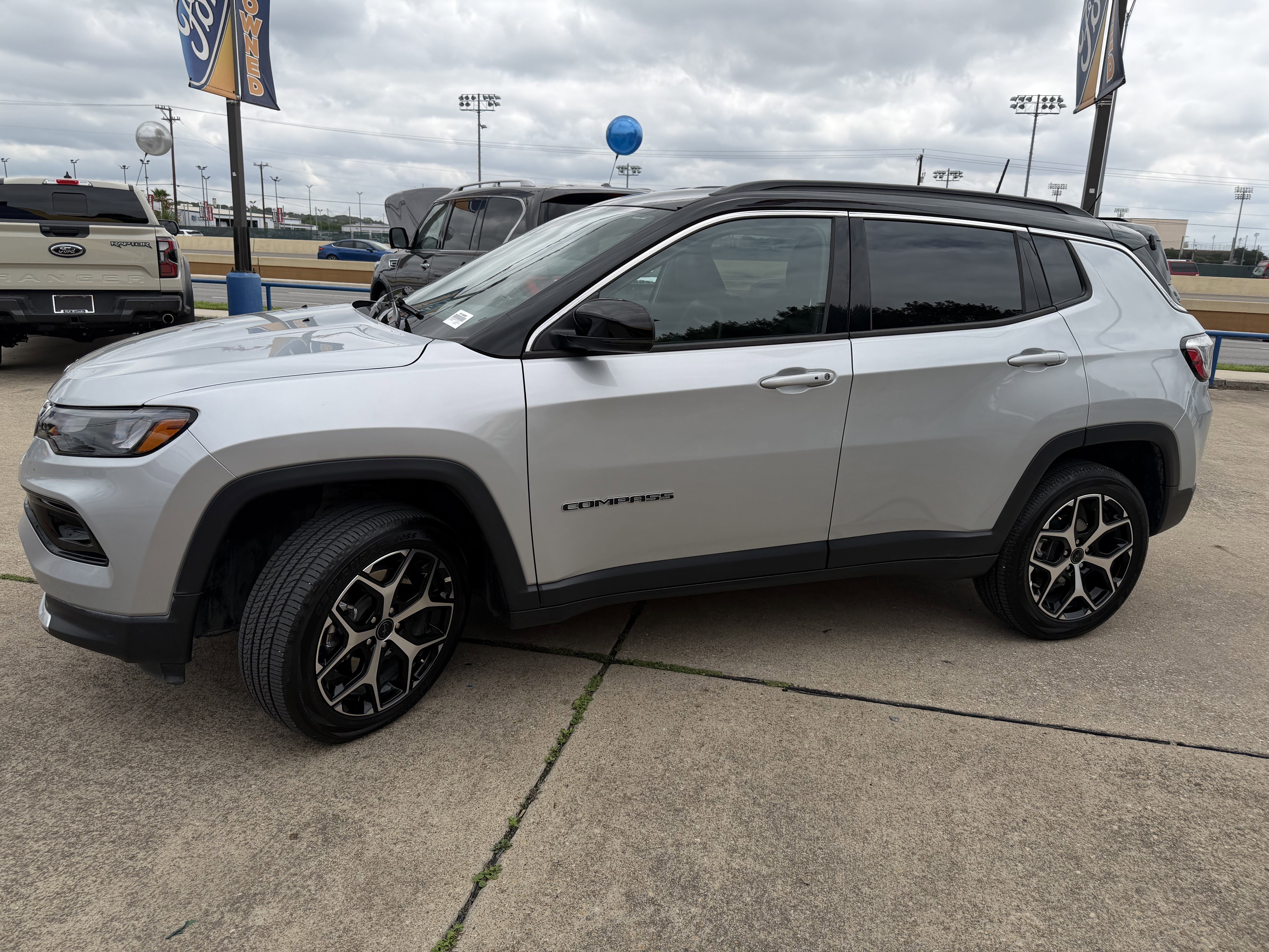 Used 2026 Jeep Compass Limited AWD/4WD image 13
