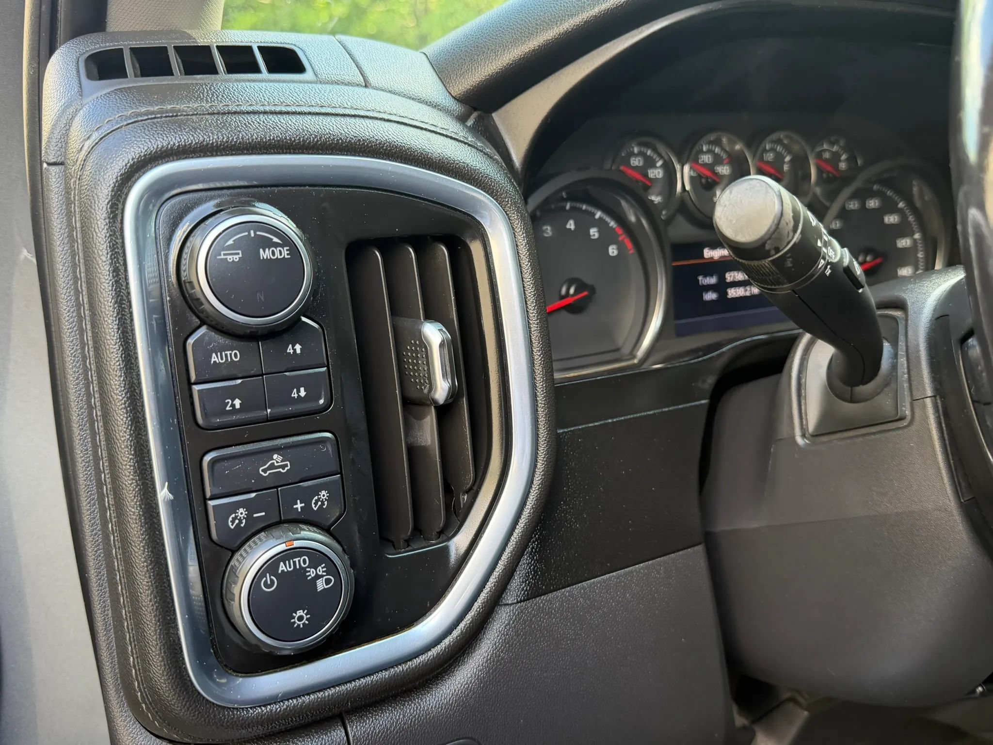 Used 2020 Chevrolet Silverado 1500 LT w/ Texas Edition AWD/4WD image 26