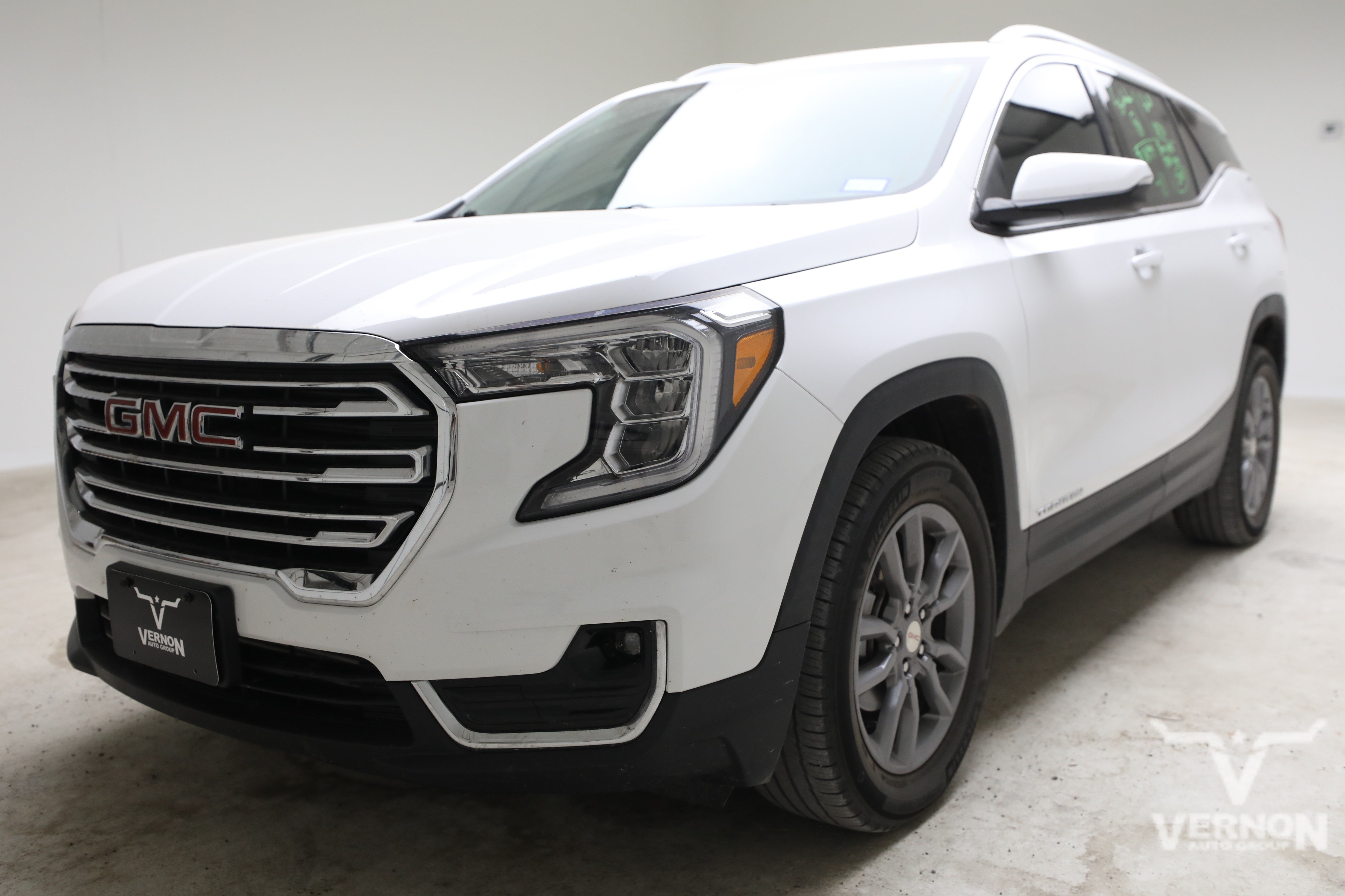 Used 2024 GMC Terrain SLT AWD/4WD image 1