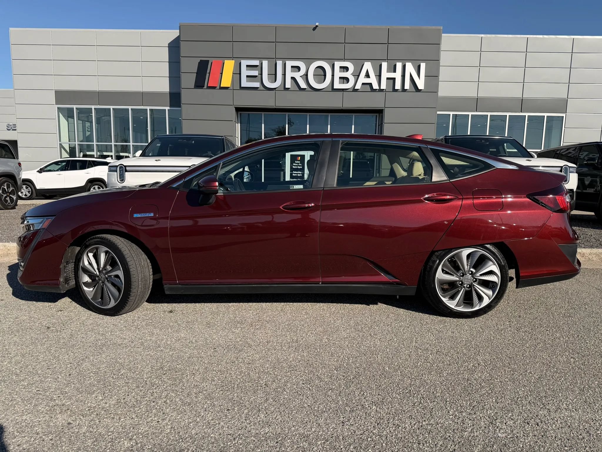 Used 2018 Honda Clarity Touring image 2