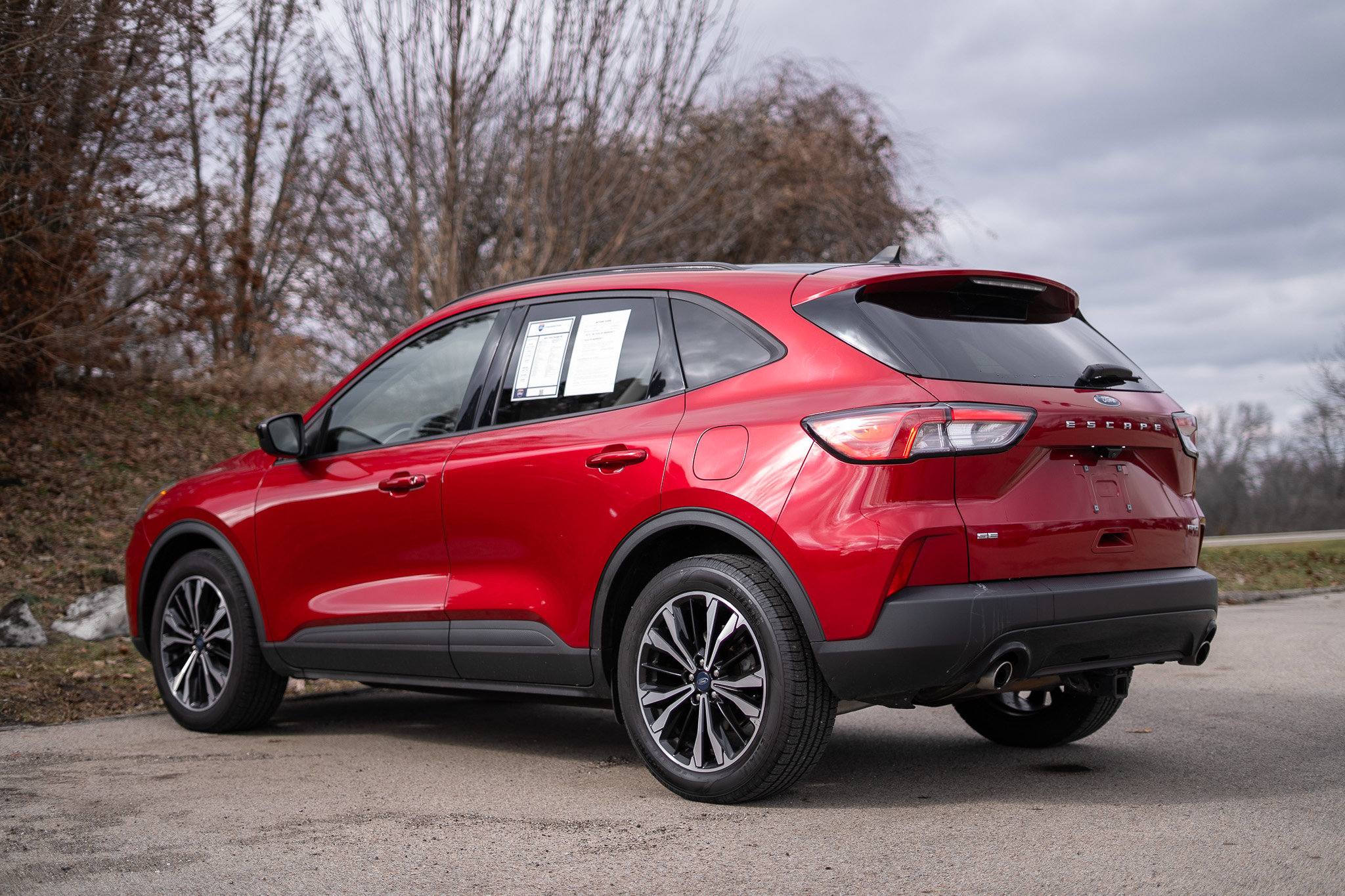 Used 2022 Ford Escape SE w/ SE Sport Appearance Package image 8