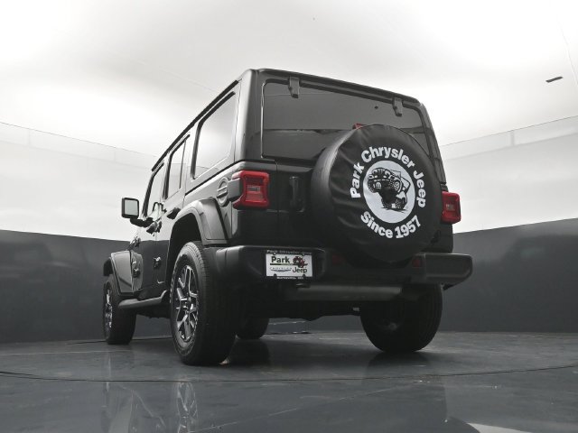 Used 2024 Jeep Wrangler Unlimited Sahara w/ Technology Group AWD/4WD image 22
