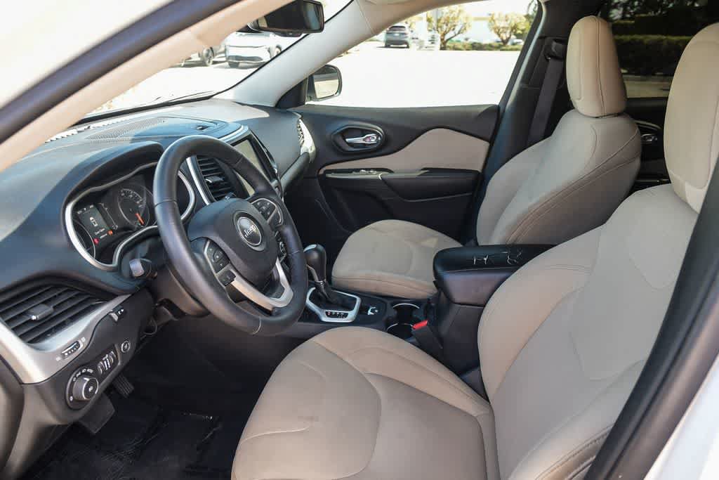 Used 2016 Jeep Cherokee Latitude w/ Comfort/Convenience Group FWD image 16