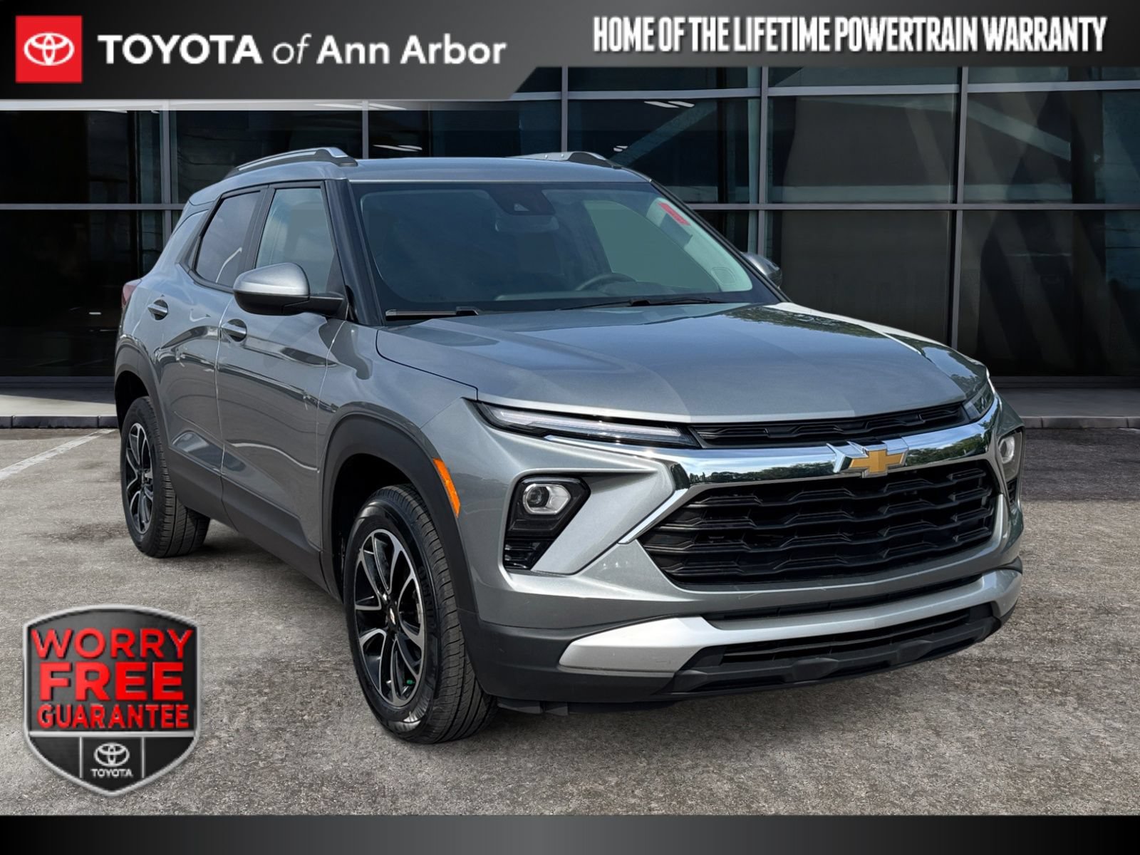 Used 2024 Chevrolet TrailBlazer LT w/ LT Cold Weather Package AWD/4WD image 1
