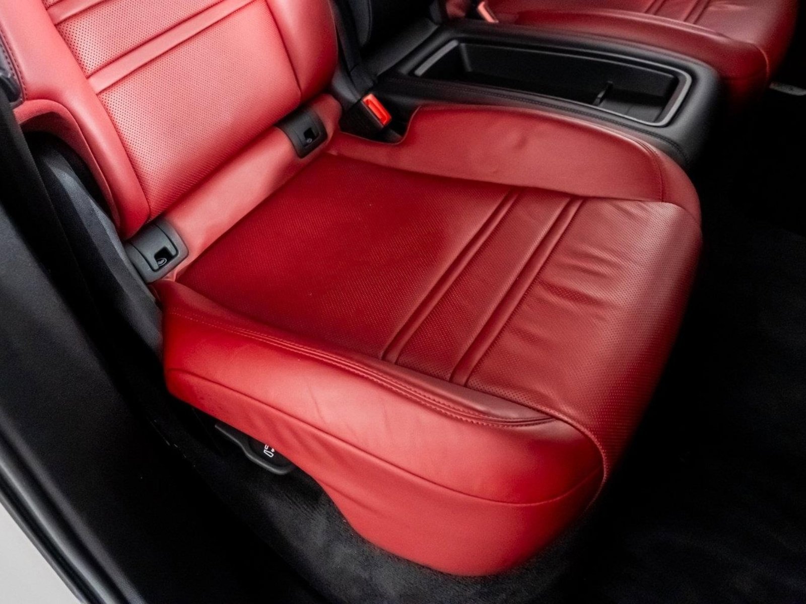 Used 2022 Porsche Cayenne Turbo image 32