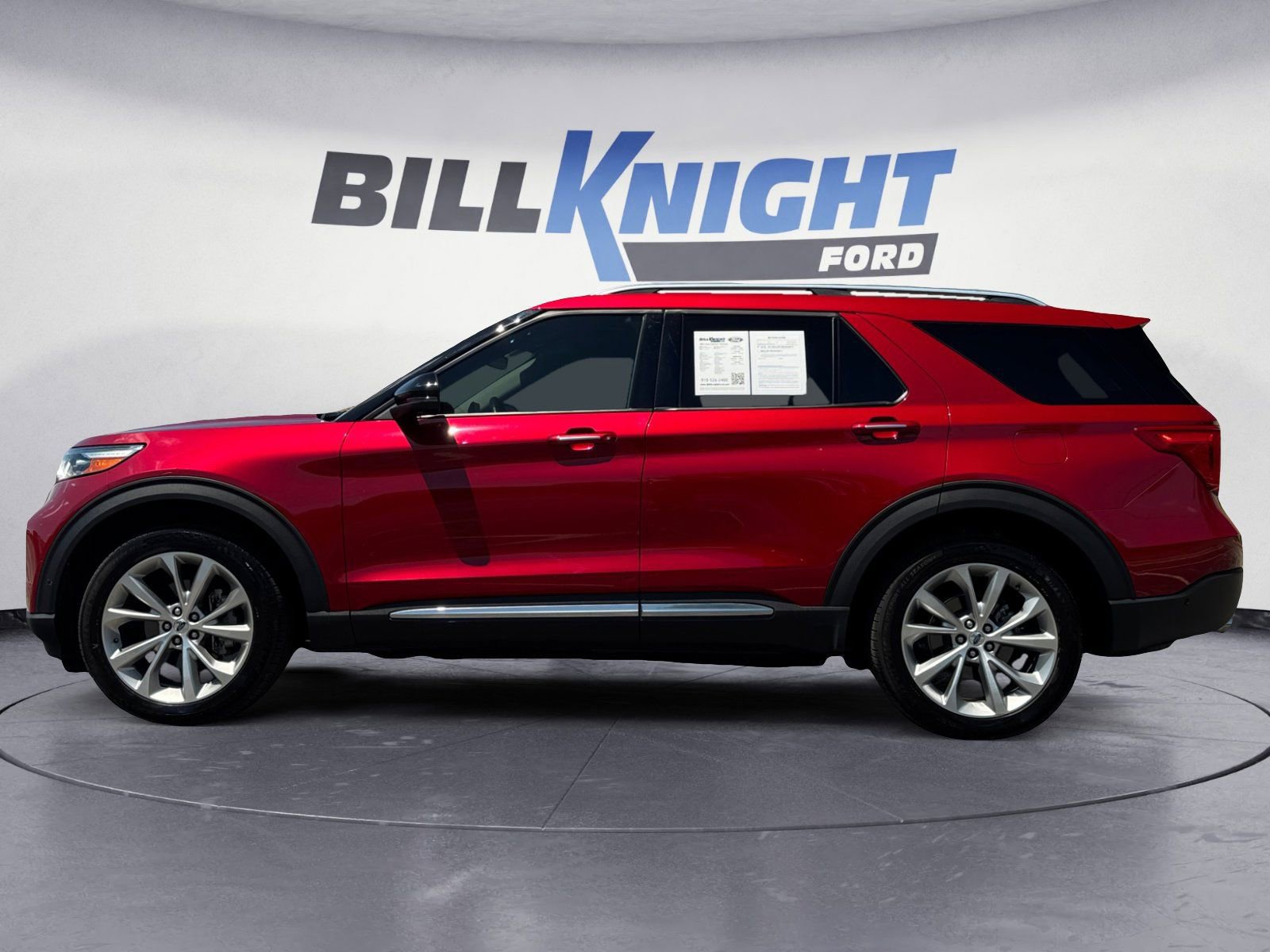 Used 2021 Ford Explorer Platinum w/ Equipment Group 601A AWD/4WD image 2