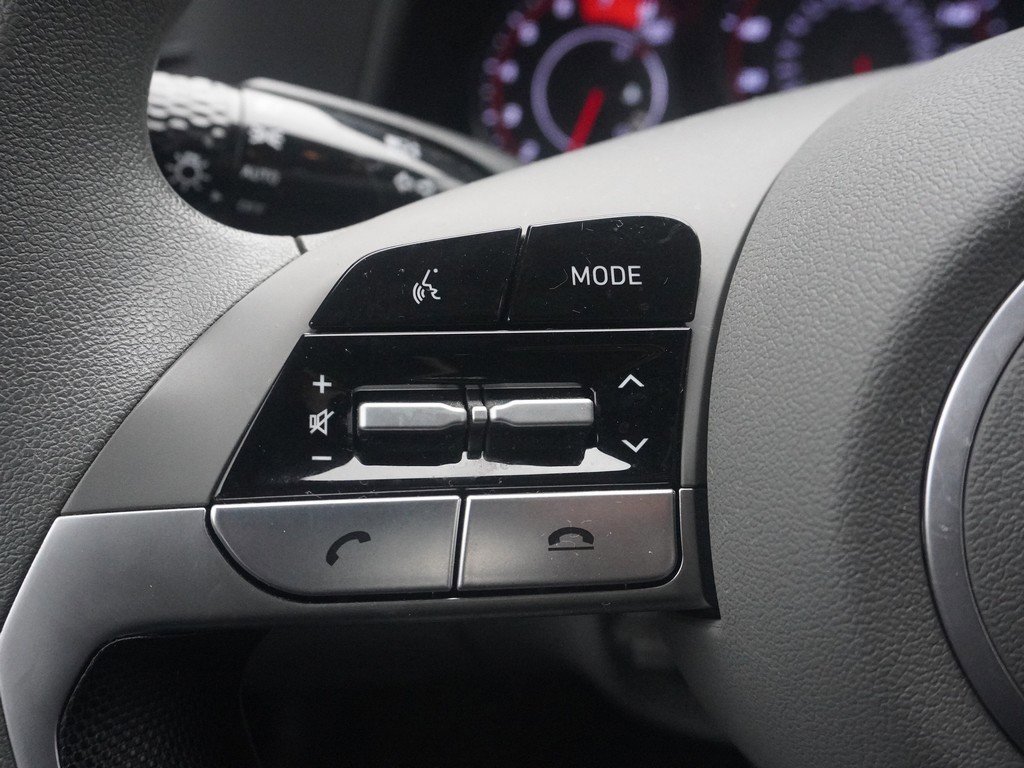 Used 2023 Hyundai Elantra SEL image 33