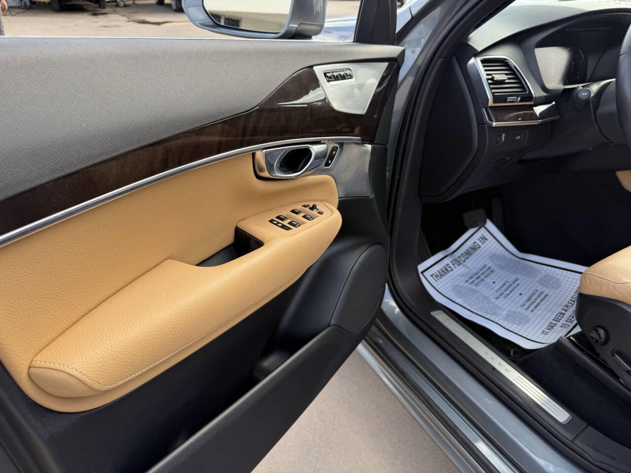 Used 2018 Volvo XC90 T6 Momentum w/ Convenience Package image 11