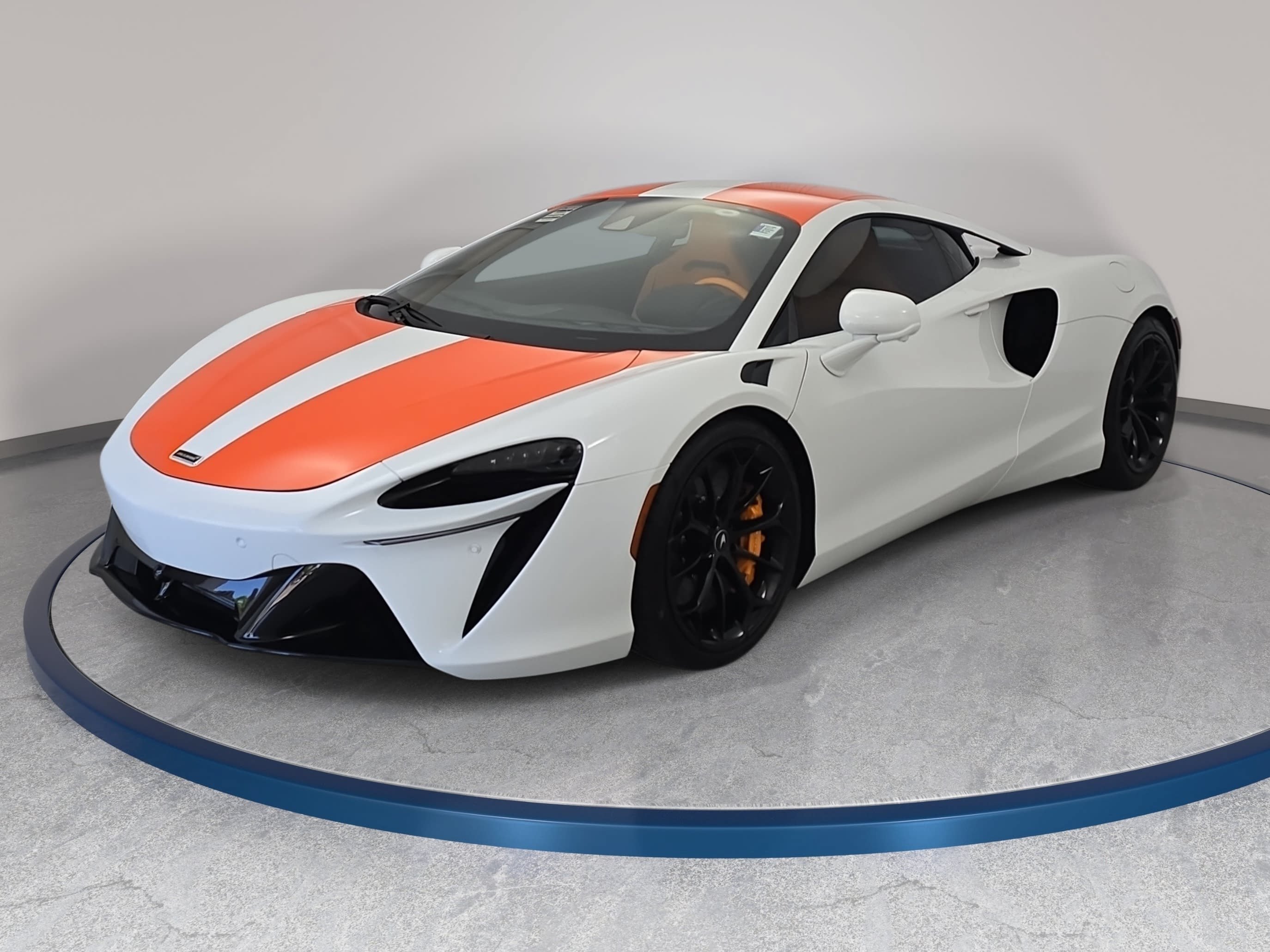 Used 2023 McLaren Artura RWD image 1