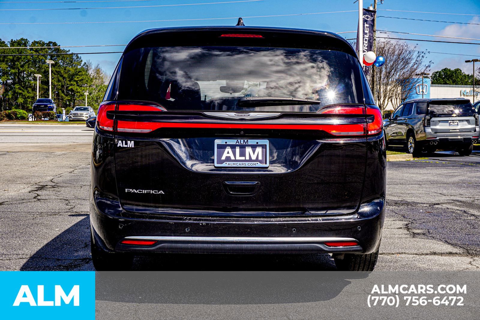 Used 2024 Chrysler Pacifica Touring-L image 13