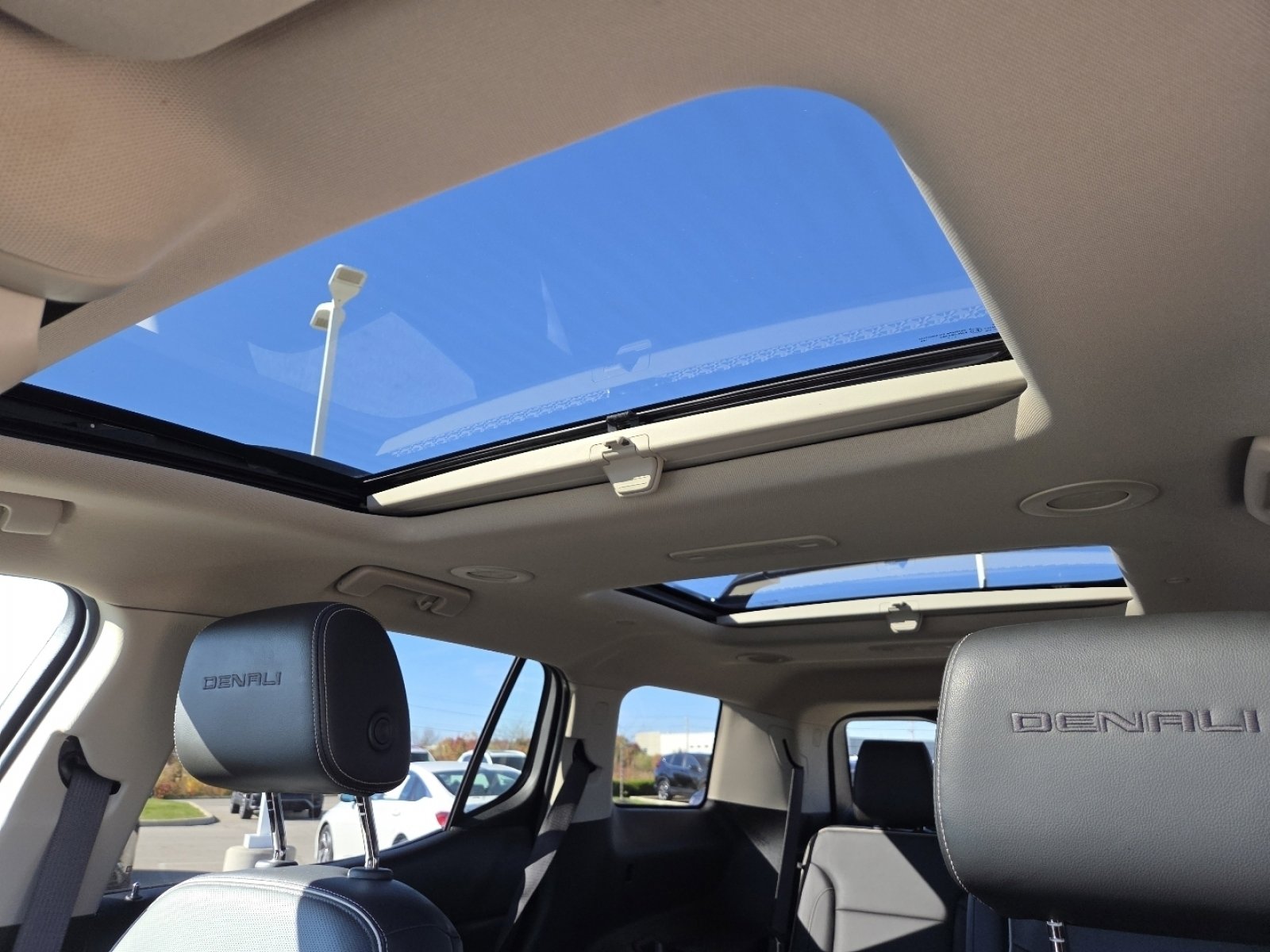 Used 2018 GMC Acadia Denali w/ Technology Package image 3