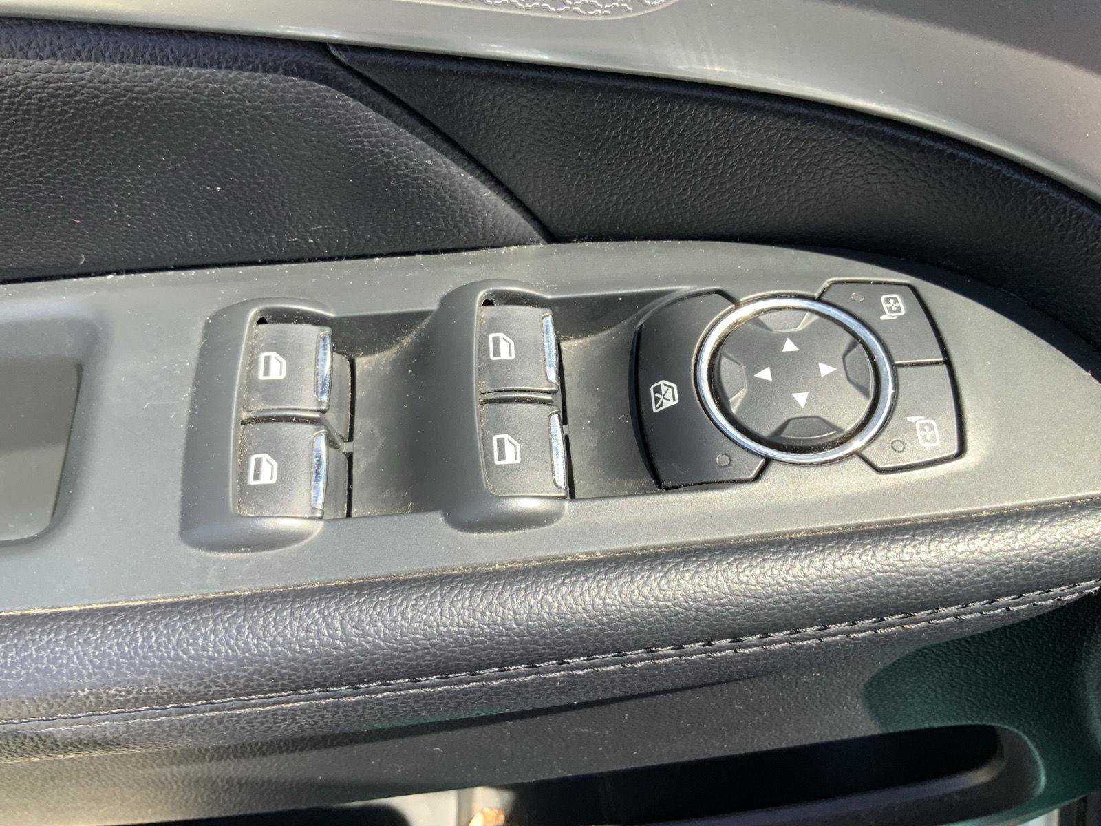 Used 2017 Ford Explorer XLT FWD image 21