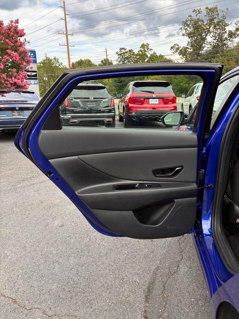 Used 2025 Hyundai Elantra SEL FWD image 23