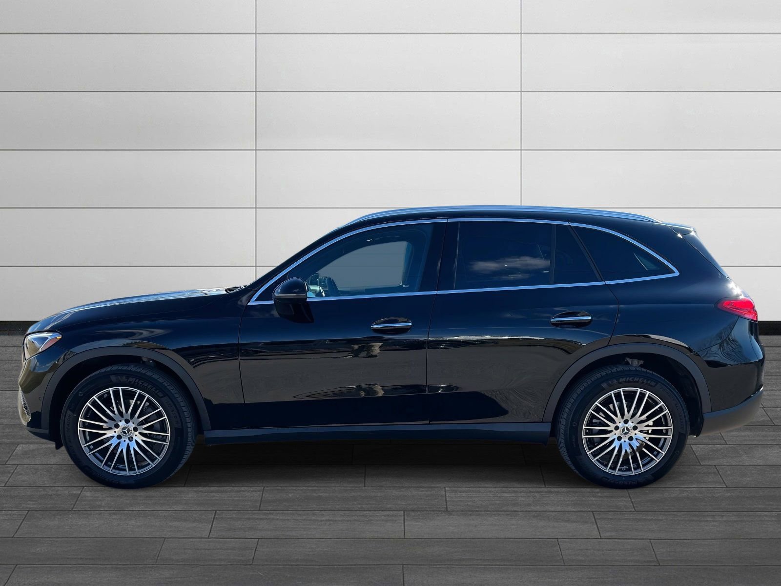 Certified 2025 Mercedes-Benz GLC 300 image 5