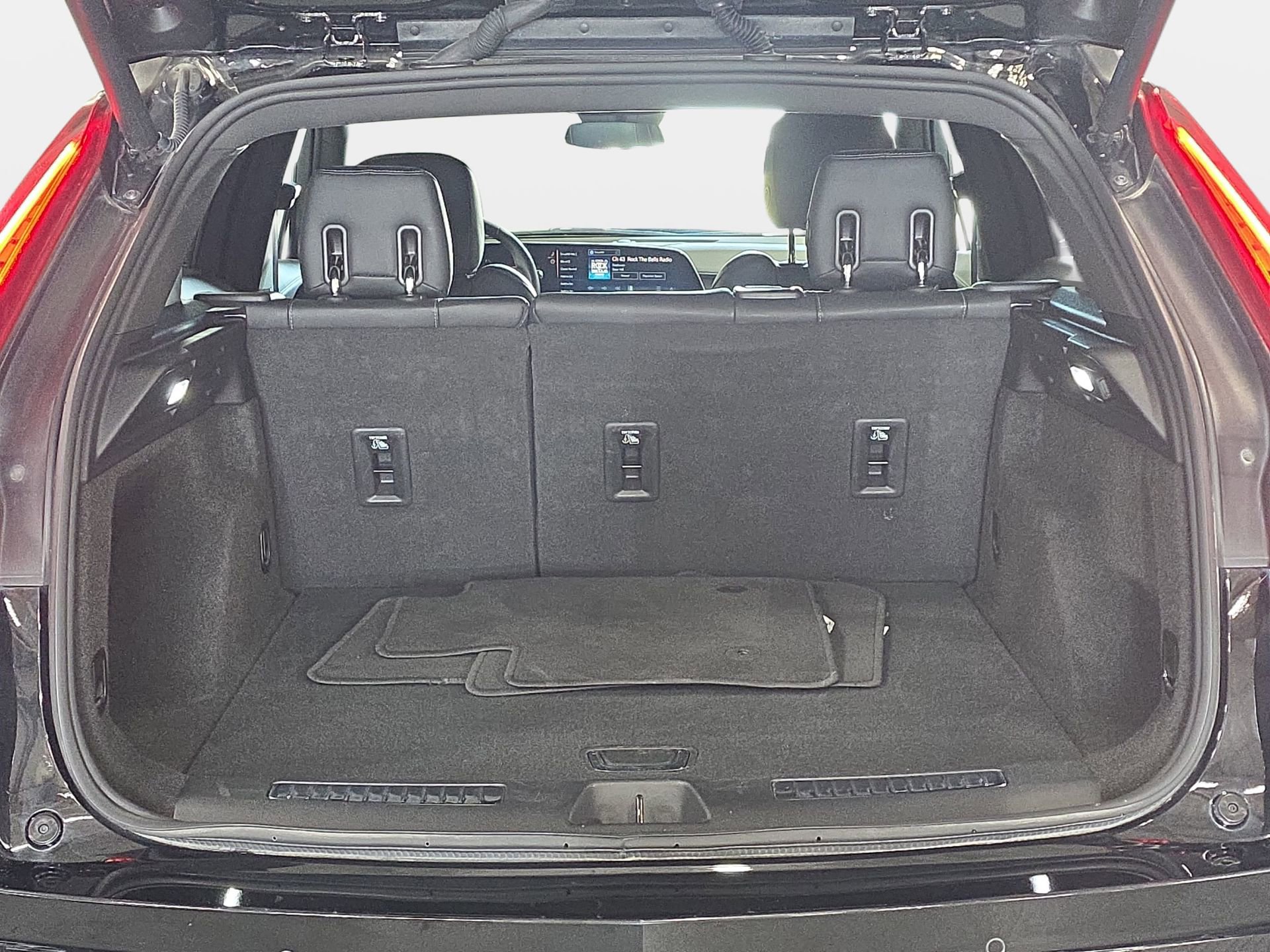 Used 2025 Cadillac XT4 Premium Luxury FWD image 12
