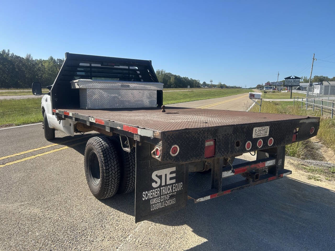 Used 1999 Ford F350 2WD Regular Cab DRW Super Duty image 4