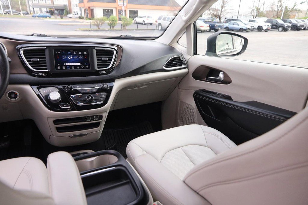 Used 2021 Chrysler Voyager Lxi image 27