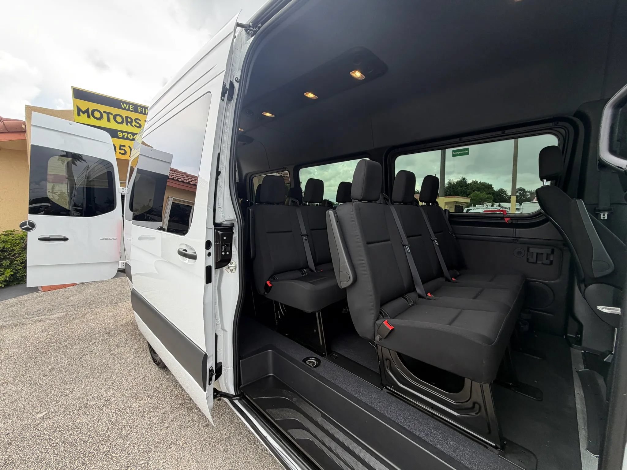 Used 2025 Mercedes-Benz Sprinter 2500 image 2