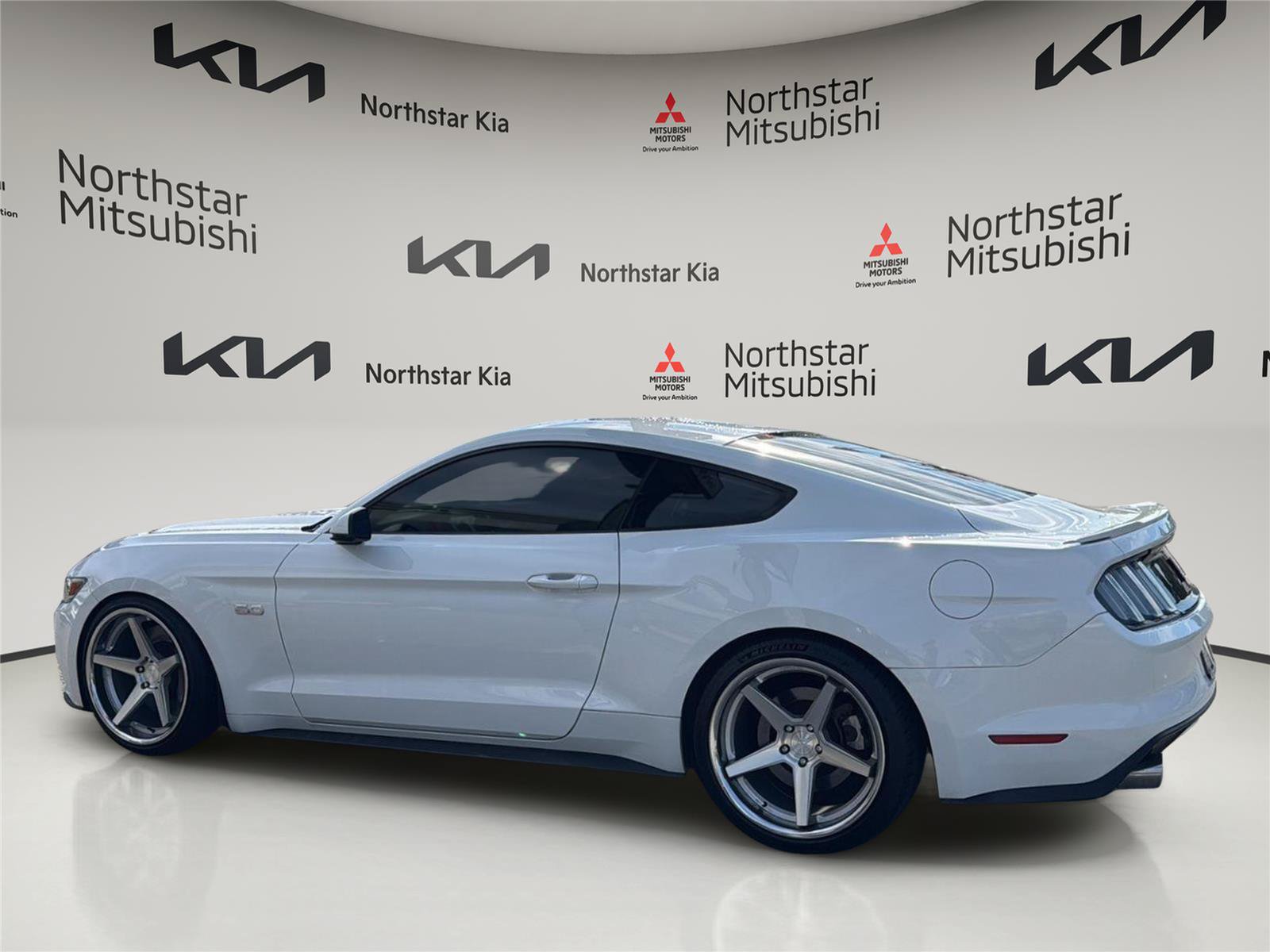 Used 2016 Ford Mustang GT Premium w/ Equipment Group 401A RWD image 4