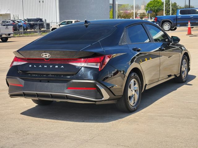 Used 2025 Hyundai Elantra SE image 7