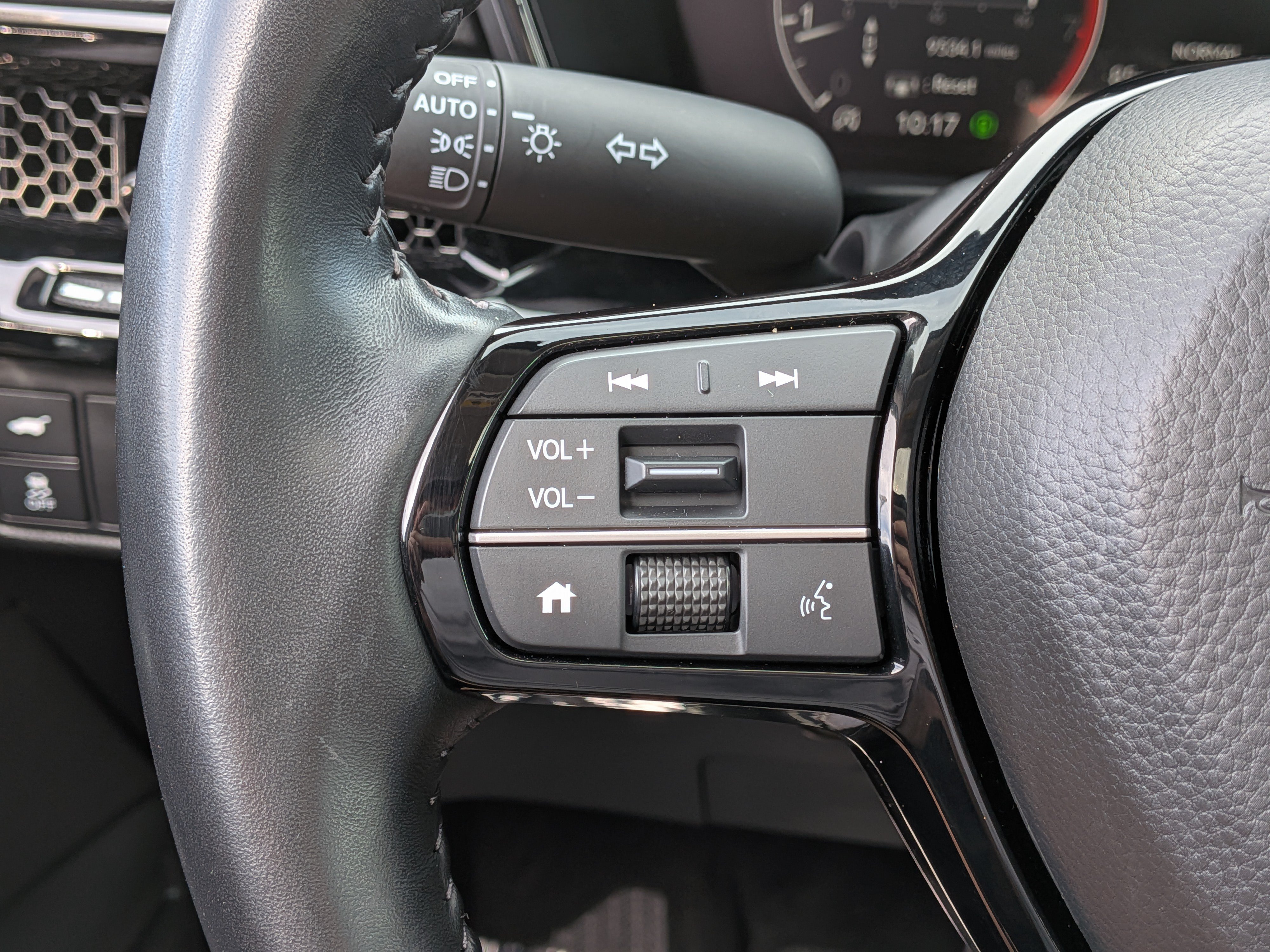 Used 2025 Honda CR-V EX-L image 26