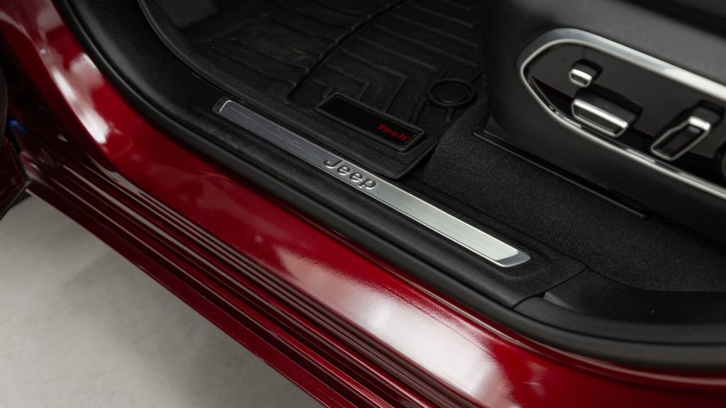 Used 2023 Jeep Grand Cherokee Overland w/ Advanced Protech Group III image 33