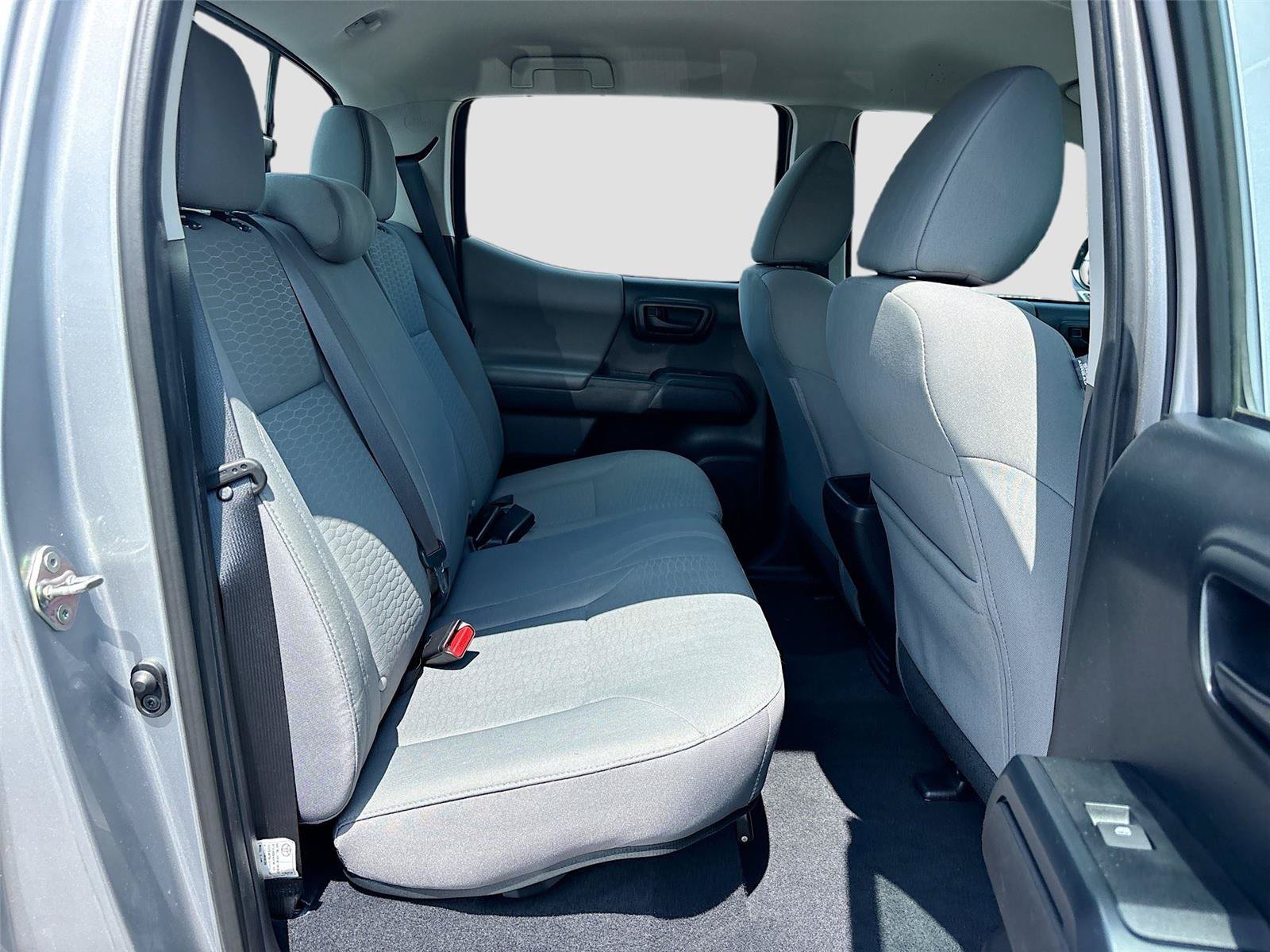 Used 2018 Toyota Tacoma SR RWD image 28