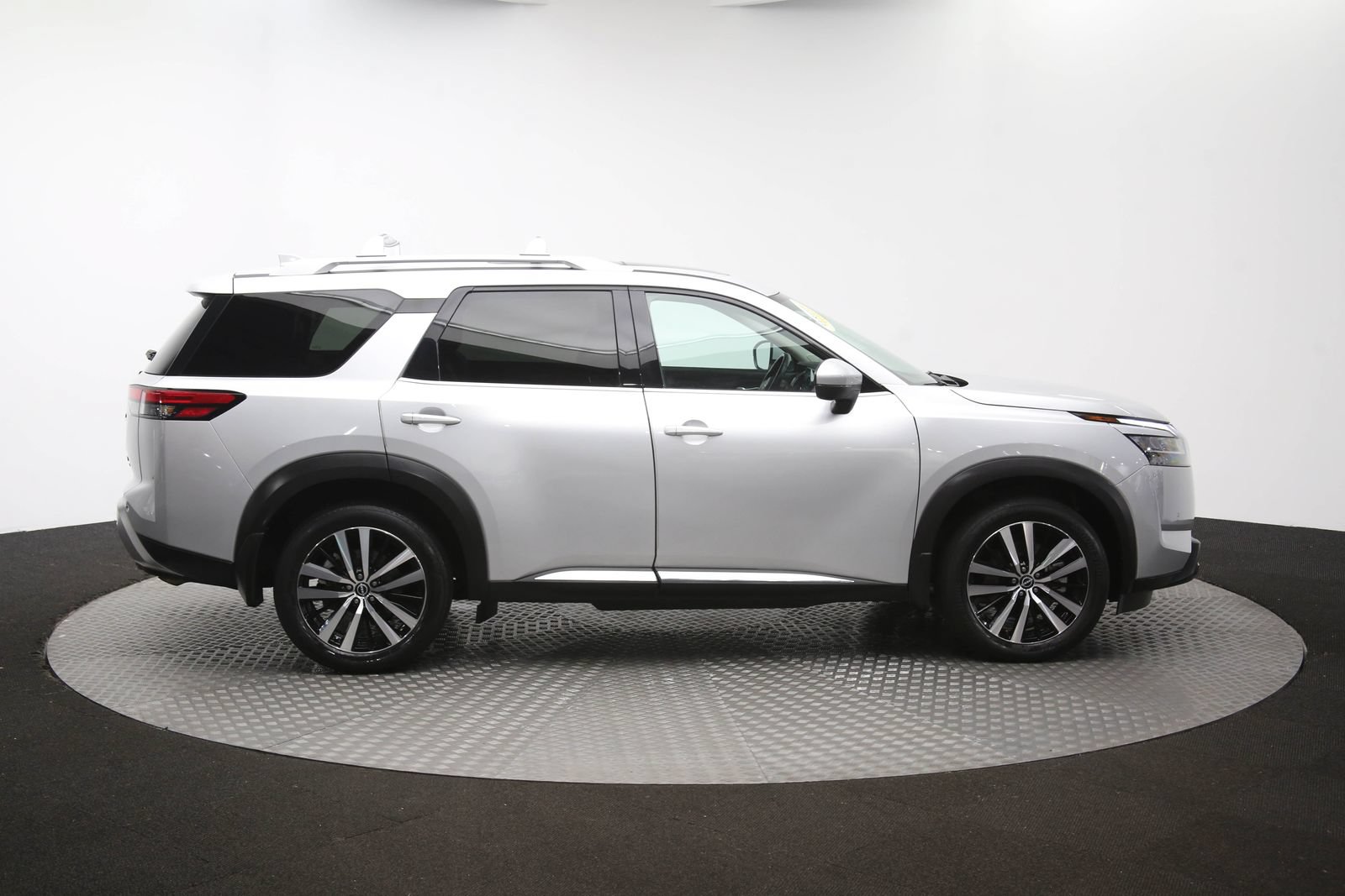 Used 2023 Nissan Pathfinder Platinum AWD/4WD image 42