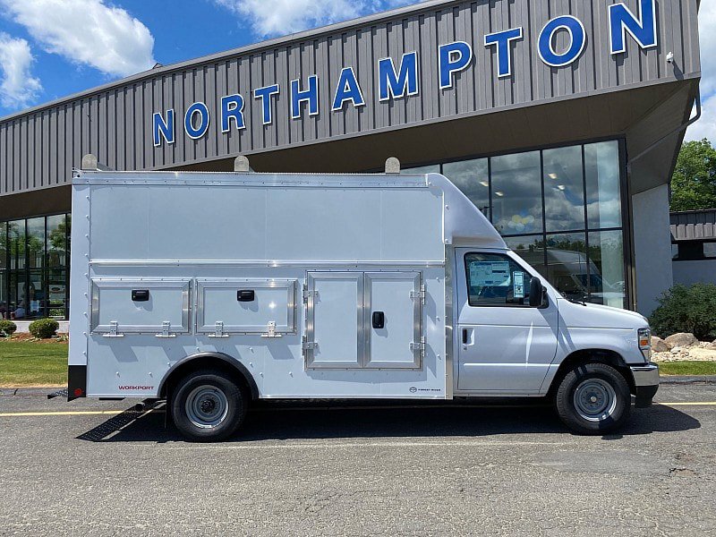 New 2027 Ford E-350 and Econoline 350 Super Duty w/ Power Equipment Group RWD image 5