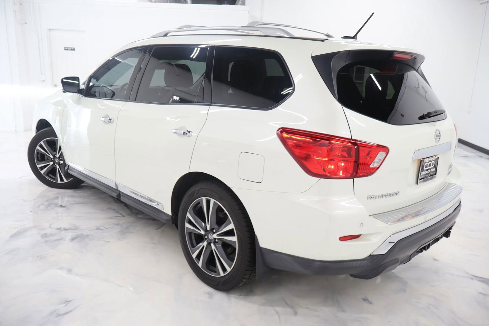 Used 2017 Nissan Pathfinder Platinum w/ Cargo Package AWD/4WD image 5